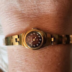 Elegant Bulova self winding watch in full working order 6" strap